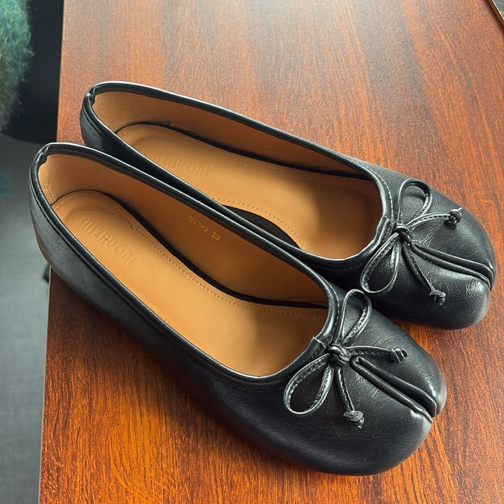 Black Tabi Ballet Flats